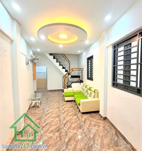 CHỈ 4,5 TỶ - PHẠM VĂN HAI – TÂN BÌNH – NHÀ 3 MẶT HẺM CỰC THOÁNG – 2PN, 2WC DT: 31m², kết cấu 1 trệt 1 lầu, gồm 2PN, 2WC, nhà mới, dọn vào ở ngay. Nhà 3 mặt hẻm