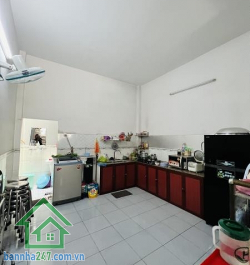 MTKD ĐƯỜNG 8M - DT: 64M² (4 x 16)m – 2 TẦNG – CHỈ 6 TỶ Kết cấu: 1 trệt 1 lầu, 3PN, 2WC, bếp – Nhà mới ở ngay Đường 8m sạch đẹp, xe hơi tránh – Khu sầm uất