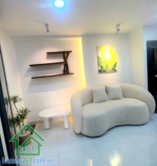 CHỈ 3,45 TỶ – NHÀ MỚI ĐẸP – HẺM XE HƠI – GẦN AEON MALL TÂN PHÚ – TẶNG FULL NỘI THẤT - 2PN – 2WC * Diện tích: 3,5 x 8m * Diện tích sử dụng: 58m² * Kết cấu: 1 trệt 1 lầu * Công năng: 2PN – 2WC