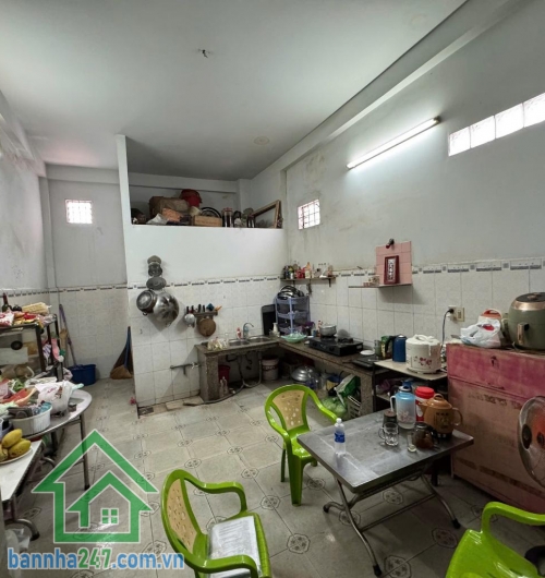 CHỦ ĐI ĐỊNH CƯ GẤP – NHÀ 2 TẦNG – 100M² – ĐƯỜNG 12M – LÊ VĂN QUỚI – CHỈ 11 TỶ DT: 100m² – 2 tầng, 3PN – 3WC, nhà thoáng, rộng rãi, đang cho thuê mặt tiền kinh doanh. 