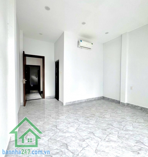 CHỈ 5,2 TỶ – ÂU CƠ THÔNG TRẦN VĂN QUANG – NHÀ ĐẸP 2 TẦNG – 52M² (4x15)m – 2PN – 3WC – Ở NGAY!! Kết cấu: 2 tầng BTCT kiên cố Nhà mới đẹp, chỉ cần xách vali vào ở