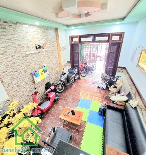 CHỈ 8.6 TỶ – HẺM 10M THÔNG – HƯƠNG LỘ 2 – NHÀ 4 TẦNG BTCT – DT: 80M² – 4PN - 4WC - NỘI THẤT GỖ CAO CẤP Vị trí: Gần Hương Lộ 2, trung tâm Bình Tân – hẻm xe hơi rộng 8m.