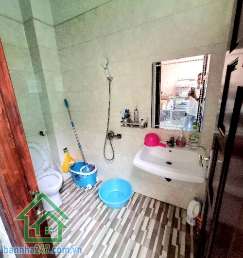 CHỈ 8.6 TỶ – HẺM 10M THÔNG – HƯƠNG LỘ 2 – NHÀ 4 TẦNG BTCT – DT: 80M² – 4PN - 4WC - NỘI THẤT GỖ CAO CẤP Vị trí: Gần Hương Lộ 2, trung tâm Bình Tân – hẻm xe hơi rộng 8m.
