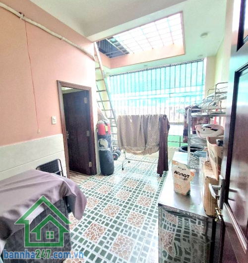 CHỈ 8.6 TỶ – HẺM 10M THÔNG – HƯƠNG LỘ 2 – NHÀ 4 TẦNG BTCT – DT: 80M² – 4PN - 4WC - NỘI THẤT GỖ CAO CẤP Vị trí: Gần Hương Lộ 2, trung tâm Bình Tân – hẻm xe hơi rộng 8m.