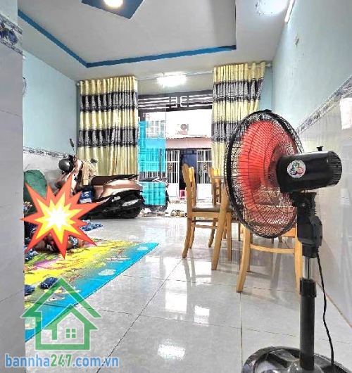 CHỈ 3,7 TỶ – NHÀ LÔ GÓC HẺM 6M – GẦN AEON TÂN PHÚ – 38M² – 2 TẦNG Ở NGAY DT: 38m² (4 x 9.5m). Kết cấu: 1 trệt 1 lầu, ban công thoáng – 2PN, 2WC. Nhà lô góc, có cửa bên hông thoáng mát.