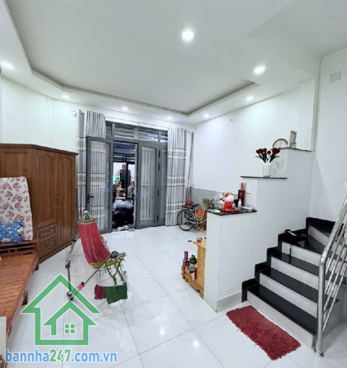 CHỈ 3,65 TỶ – GÓC – DT: 35m² (5×7)m – DTSD 70m² - 2 TẦNG BTCT – GẦN CHỢ TÂN HƯƠNG - 2PN – 2WC Kết cấu: 1 trệt – 1 lầu BTCT, 2PN – 2WC – ban công thoáng. Hẻm 4m lô góc, nhà sáng – thoáng – mát. Gần chợ Tân Hương – trường học – nhà thờ, khu dân cư sầm uất.