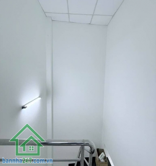 CHỈ 3,65 TỶ – GÓC – DT: 35m² (5×7)m – DTSD 70m² - 2 TẦNG BTCT – GẦN CHỢ TÂN HƯƠNG - 2PN – 2WC Kết cấu: 1 trệt – 1 lầu BTCT, 2PN – 2WC – ban công thoáng. Hẻm 4m lô góc, nhà sáng – thoáng – mát. Gần chợ Tân Hương – trường học – nhà thờ, khu dân cư sầm uất.