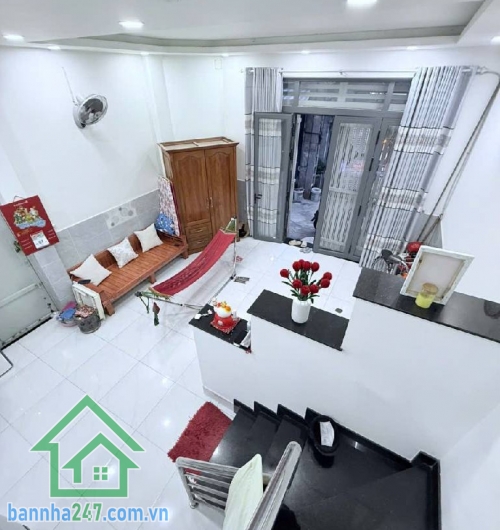 CHỈ 3,65 TỶ – GÓC – DT: 35m² (5×7)m – DTSD 70m² - 2 TẦNG BTCT – GẦN CHỢ TÂN HƯƠNG - 2PN – 2WC Kết cấu: 1 trệt – 1 lầu BTCT, 2PN – 2WC – ban công thoáng. Hẻm 4m lô góc, nhà sáng – thoáng – mát. Gần chợ Tân Hương – trường học – nhà thờ, khu dân cư sầm uất.