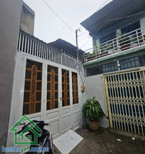 Nhà Nguyễn Sỹ Sách – Tân Bình DT: 54m² (3.1 x 18m), sổ hồng riêng 2 tầng: 3PN – 3WC, nhà mới, vào ở ngay Hẻm ba gác, 50m ra MT, gần chợ Tân Trụ, trường học. 