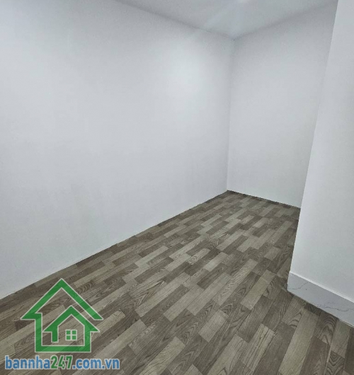 Nhà Nguyễn Sỹ Sách – Tân Bình DT: 54m² (3.1 x 18m), sổ hồng riêng 2 tầng: 3PN – 3WC, nhà mới, vào ở ngay Hẻm ba gác, 50m ra MT, gần chợ Tân Trụ, trường học. 
