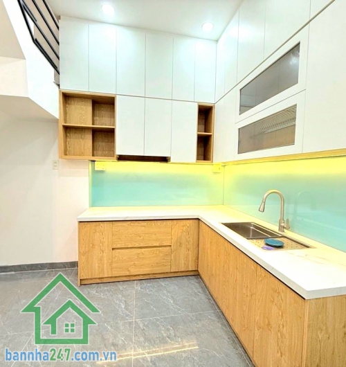 CHỈ 6,7 TỶ - NGAY TRUNG TÂM TÂN PHÚ – TÂN SƠN NHÌ – NHÀ MỚI Ở NGAY - 4 TẦNG – FULL NỘI THẤT – GẦN AEON MALL – 4PN – 3WC Diện tích: 56m² Kết cấu: 1 trệt – 2 lầu – sân thượng trước sau. Công năng: 4PN – 3WC – phòng khách – bếp