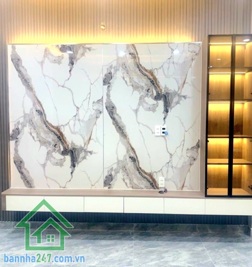 CHỈ 6,85 TỶ – NHÀ MỚI – SÁT MẶT TIỀN – VƯỜN LÀI, TÂN PHÚ - DT 56M² (4x14)M – 2 TẦNG – 3PN – HXH ĐỖ CỬA Thông tin chi tiết: • Diện tích: 56m² – vuông vức • Kết cấu: 1 trệt + 1 lầu, nhà mới đẹp • Công năng: 3PN – 2WC • Có phòng ngủ dưới trệt tiện người lớn 