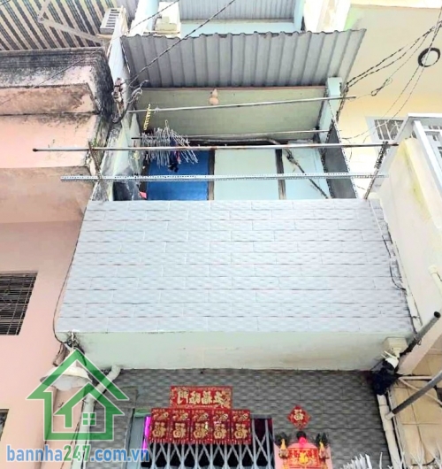 CHỈ 2,55 TỶ – HẺM 4M – ÂU CƠ – TÂN BÌNH - GIÁP Q11 – NHÀ 3 TẦNG – DT 12M² - DTSD: 36M² – 2PN – 2WC Diện tích: 2.4 x 5m – gọn gàng, phù hợp khách ở 1–2 người hoặc đầu tư giữ tiền. Kết cấu: 1 trệt – 2 lầu, gồm 2PN – 2WC, đầy đủ công năng