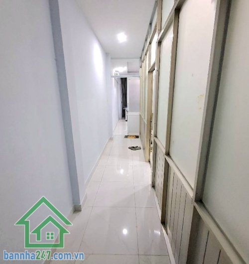 CHỈ 4,9 TỶ – HẺM 3M THÔNG – NHÀ MỚI Ở NGAY – NI SƯ HUỲNH LIÊN, P10 – GIÁP KHU BÀU CÁT – DT 51M² (4,1x13)M Kết cấu: 1 trệt 1 lầu – gồm 3PN, phòng khách, bếp, ban công.