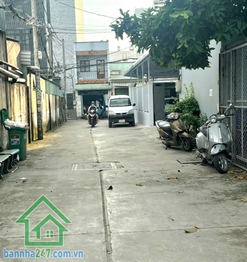 CHỈ 3,48 TỶ – NHÀ 2 TẦNG ĐẸP – HẺM XE TẢI RỘNG 6M – ĐƯỜNG SỐ 3, P. BÌNH HƯNG HÒA, Q. BÌNH TÂN Diện tích: 4 x 8m (32m²). Kết cấu: 1 trệt, 1 lửng, nhà còn rất mới.