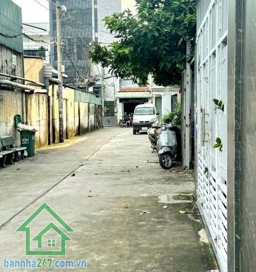 CHỈ 3,48 TỶ – NHÀ 2 TẦNG ĐẸP – HẺM XE TẢI RỘNG 6M – ĐƯỜNG SỐ 3, P. BÌNH HƯNG HÒA, Q. BÌNH TÂN Diện tích: 4 x 8m (32m²). Kết cấu: 1 trệt, 1 lửng, nhà còn rất mới.