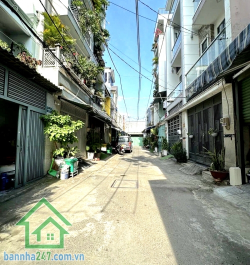 CHỈ 4,75 TỶ – MÃ LÒ – HẺM XE TẢI 6M – NHÀ ĐẸP 2 TẦNG BTCT - 48m² (4×12) 2PN – 3WC.  HIẾM TRONG KHU VỰC DT: 48m² (4×12) vuông vức Kết cấu: 2 tầng BTCT.