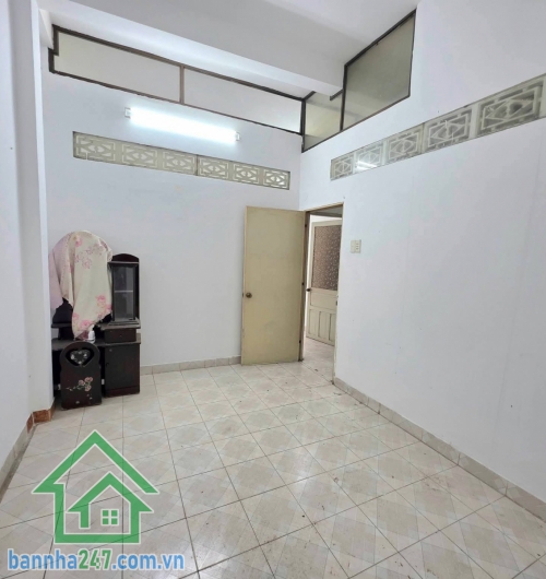 CHỈ 6 TỶ – HXH THÔNG THOẠI NGỌC HẦU – DT: (4 x 12)M3 TẦNG – 5PN – 4WC. DÒNG TIỀN 12TR/TH  Căn nhà “đa năng” – vừa ở đông người thoải mái, vừa khai thác cho thuê giữ tiền. Mob 0933144037