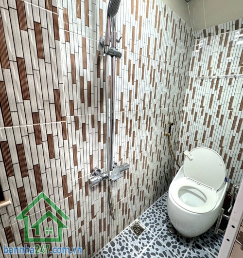 CHỈ 3,55 TỶ – NHÀ MỚI 4 TẦNG BTCT – NGAY MÃ LÒ & TỈNH LỘ 10 – GẦN AEON MALL TÊN LỬA - DT: 28m² - 3PN – 4WC * Diện tích: 28m² (ngang 3.05/3.15m x 9m) * Kết cấu: Nhà đẹp 4 tầng, xây bê tông cốt thép kiên cốt với 3PN master, máy lạnh, nội thất đầy đủ, xá