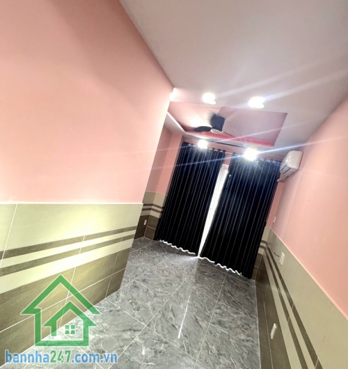 CHỈ 3,55 TỶ – NHÀ MỚI 4 TẦNG BTCT – NGAY MÃ LÒ & TỈNH LỘ 10 – GẦN AEON MALL TÊN LỬA - DT: 28m² - 3PN – 4WC * Diện tích: 28m² (ngang 3.05/3.15m x 9m) * Kết cấu: Nhà đẹp 4 tầng, xây bê tông cốt thép kiên cốt với 3PN master, máy lạnh, nội thất đầy đủ, xá
