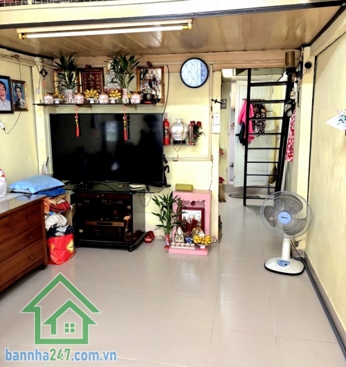 CHỈ 4,3 TỶ - HXH – SÁT MẶT TIỀN – VUÔNG VỨC – KHU ẨM THỰC HÀ TÔN QUYỀN – GIÁP Q5 & Q10 - DT: 30M² (3X10)M - 2 TẦNG Kết cấu: 1 trệt, 1 lửng suốt, nhà sáng sủa – – mát mẻ. Nhà cũ tiện sửa hoặc xây mới theo nhu cầu