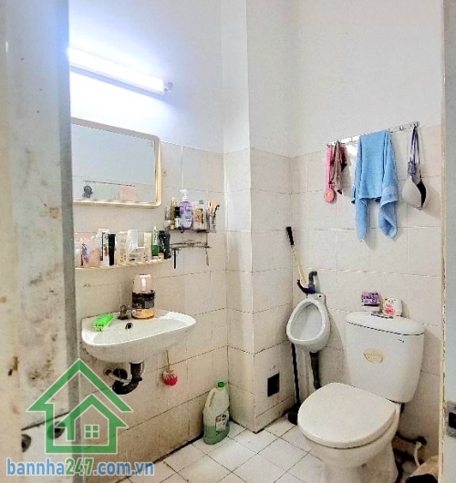 CHỈ 5,7 TỶ – HẺM 3 GÁC CỘNG HÒA – 61M² (7.4 x 8.5)m – 2 TẦNG BTCT – 2PN – 2WC – SÁT NHÀ GA T3 – TÂN SƠN NHẤT. Chỉ 22m ra mặt tiền Cộng Hòa, trung tâm giao thương mại