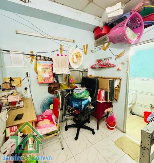 CHỈ 3 TỶ – NHÀ 2 TẦNG TRỊNH ĐÌNH TRỌNG – HẺM BA GÁC, GẦN HẺM XE HƠI * DT: 25m², 1 trệt 1 lầu, gồm 2PN – 2WC – PK – bếp * Hẻm ba gác, cách hẻm xe hơi 50m, cách MT 100m.