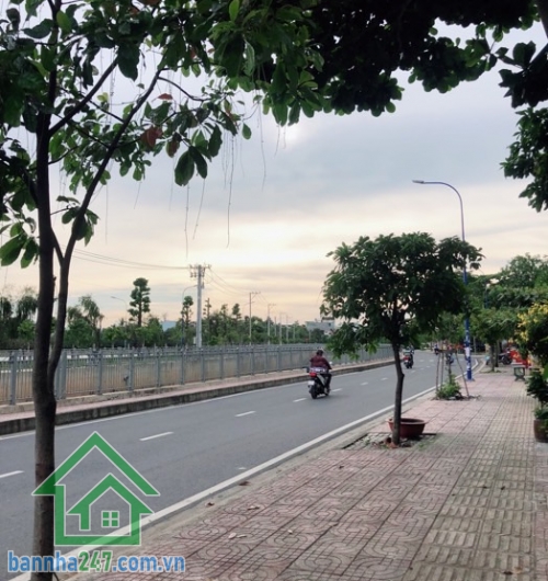 NHÀ 2 MẶT TIỀN – 50M² – CHỈ 5,5 TỶ. 4 x 12,5m – Sổ hồng riêng. 1 trệt 1 gác – Rộng, thoáng, vỉa hè Mặt tiền đường số 19 & Kênh Nước Đen – Khu kinh doanh sầm uất.