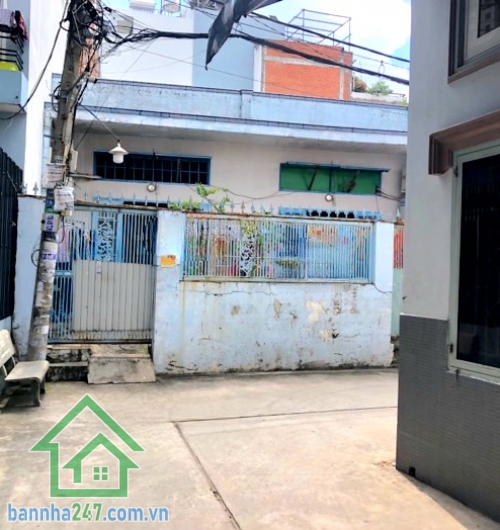 CHỈ 6.8 TỶ – NHÀ 68M² – HẺM 4M – NGAY TRUNG TÂM P. TÂN THÀNH – TÂN PHÚ Diện tích: 3.8 x 18m – nở hậu tài lộc, sổ đẹp Kết cấu: 1 trệt 1 lầu – 2PN, 2WC, sân để xe rông rãi