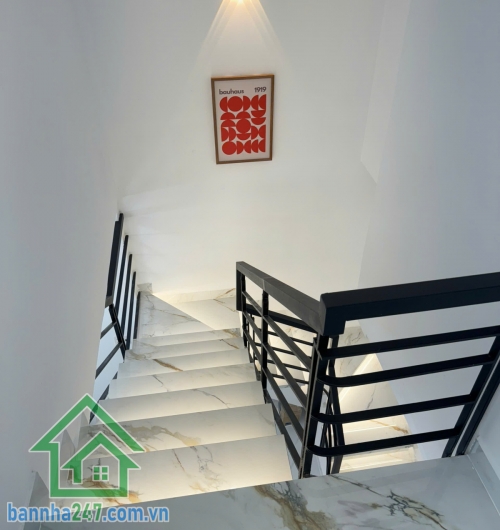 CHỈ 5,1 TỶ – NHÀ 2 TẦNG – HẺM XE HƠI 5M – Ô TÔ NGỦ TRONG NHÀ – BÌNH TÂN.