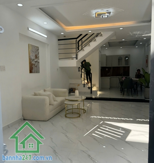 CHỈ 5,1 TỶ – NHÀ 2 TẦNG – HẺM XE HƠI 5M – Ô TÔ NGỦ TRONG NHÀ – BÌNH TÂN.