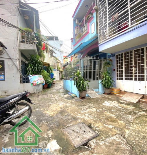 HẺM 6M ÂU CƠ – P. PHÚ TRUNG – TÂN PHÚ – GIÁ CHỈ 5.35 TỶ * Hẻm 6m thông, gần mặt tiền Âu Cơ, ô tô vào tận nhà * Di chuyển nhanh chóng: vài phút đến Đầm Sen, qua Tân Bình và nhà ga T3, kết nối các quận trung tâm cực thuận tiện
