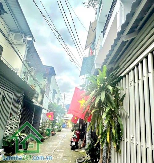 CHỈ 4,45 TỶ – NHÀ ĐẸP 4 TẦNG BTCT + TUM – HẺM 4M THÔNG – MIẾU GÒ XOÀI - 3PN - 2WC Diện tích: 4x8m (nở hậu tài lộc), công nhận 31.9m² – sổ hồng riêng. Kết cấu: 1 trệt, lửng, 1 lầu, sân thượng + tum đầy đủ công năng. 3 phòng ngủ, phòng thờ, phòng giặt, 2WC 