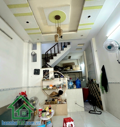  4.65 TỶ – NHÀ 2 TẦNG BTCT – HẺM XE TẢI 6M – NGAY LÊ VĂN QUỚI, BÌNH TÂN - DT: (4x 11)m - 2PN, 2WC. Diện tích: 4 x 11m (đã trả lộ giới) Kết cấu: 2 Tầng (1 trệt + 1 lầu.