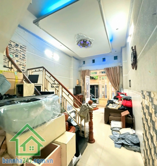 CHỈ 4.65 TỶ – NHÀ 3 TẦNG ĐÚC BTCT CỨNG CÁP – HẺM XE TẢI 6M – GẦN AEON TÂN PHÚ Diện tích: 4 x 10m (40m²)- DTSD: 100m². Kết cấu: 3 tầng (1 trệt + 1 lửng + 1 lầu)  3PN – 2 WC