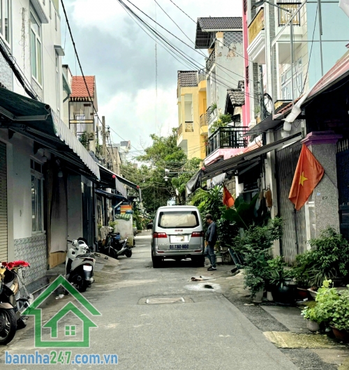 CHỈ 4.55 TỶ (THƯƠNG LƯỢNG) – NHÀ 2 TẦNG BTCT – MẶT TIỀN KINH DOANH ĐƯỜNG NHỰA 5M – GẦN GÒ XOÀI, BÌNH HƯNG HÒA A, Q. BÌNH TÂN Diện tích: 4 x 10m (40m²) Kết cấu: Trệt + 1 lầu đúc thật, gồm 2 phòng ngủ – 2 WC  Đường trước nhà: Nhựa rộng 5m, thông thoáng – x