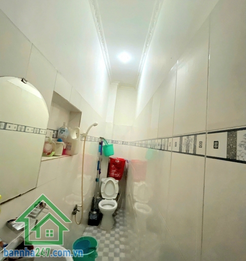 CHỈ 4,2 TỶ – HẺM 5M, CHỈ VÀI CĂN RA HẺM XE TẢI – LŨY BÁN BÍCH – GẦN ĐẦM SEN – 2 TẦNG BTCT – NHÀ MỚI Ở NGAY * DT: 37m² (4,6x9)m – thực tế 5x9m * Kết cấu: Trệt + Lầu