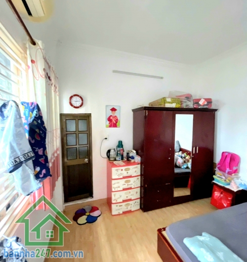 CHỈ 4,2 TỶ – HẺM 5M, CHỈ VÀI CĂN RA HẺM XE TẢI – LŨY BÁN BÍCH – GẦN ĐẦM SEN – 2 TẦNG BTCT – NHÀ MỚI Ở NGAY * DT: 37m² (4,6x9)m – thực tế 5x9m * Kết cấu: Trệt + Lầu