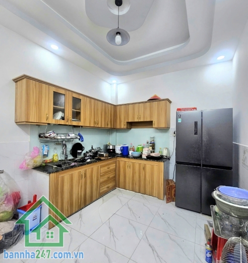 CHỈ 4,2 TỶ – NHÀ ĐẸP 2 TẦNG – 33m² (DT Sàn 54m²) – HẺM XE HƠI 6M – TÂN PHÚ - GẦN NHÀ THỜ TÂN HƯƠNG.  Nhà mới, vào ở ngay – tiện ích xung quanh đầy đủ. Kết cấu: Kết cấu: 1 trệt, 1 lầu có ban công. 2PN – 2WC – phòng khách – bếp đủ công năng. Hẻm trước nhà 6