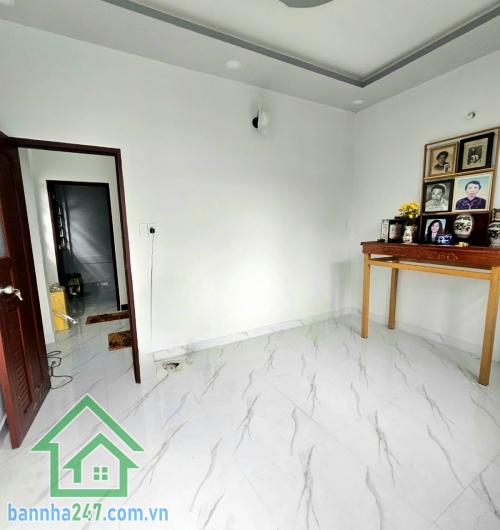 CHỈ 4,2 TỶ – NHÀ ĐẸP 2 TẦNG – 33m² (DT Sàn 54m²) – HẺM XE HƠI 6M – TÂN PHÚ - GẦN NHÀ THỜ TÂN HƯƠNG.  Nhà mới, vào ở ngay – tiện ích xung quanh đầy đủ. Kết cấu: Kết cấu: 1 trệt, 1 lầu có ban công. 2PN – 2WC – phòng khách – bếp đủ công năng. Hẻm trước nhà 6