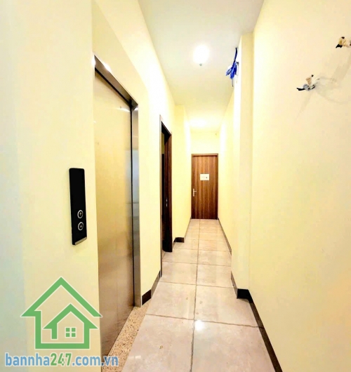 CHỈ 22,79 TỶ – MẶT TIỀN KINH DOANH TÂN BÌNH – GẦN SÂN BAY - CHDV 5 TẦNG ĐÚC – 11 PHÒNG (CÓ THỂ MỞ RỘNG 14 PHÒNG) THANG MÁY – PCCC CHUẨN – SỔ MỚI 2025 cực hiếm: • Diện tích: 96m² (4.1 x 24m) – vuông vức • Kết cấu: 5 tầng đúc kiên cố – nhà mới xây xong • Th