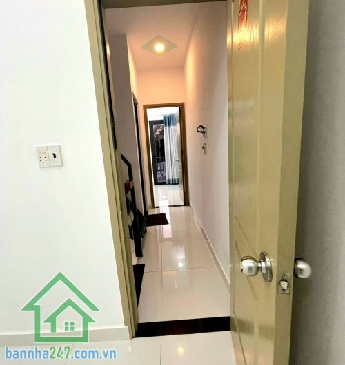 CHỈ 3,6 TỶ (TL) – NHÀ MỚI ĐẸP – HẺM 3 GÁC – KHU AO LẮNG - Đường 13A – Bình Tân – giáp Tân Phú Diện tích: 30m² - DTSD: 52m² Kết cấu: 2 tầng – 2PN – 2WC Hoàn công đủ