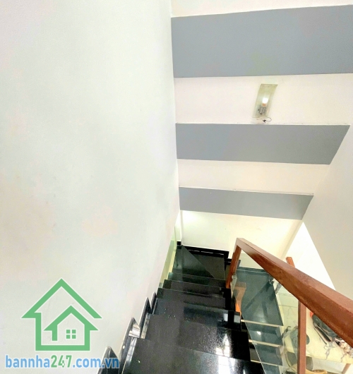 CHỈ 3,6 TỶ (TL) – NHÀ MỚI ĐẸP – HẺM 3 GÁC – KHU AO LẮNG - Đường 13A – Bình Tân – giáp Tân Phú Diện tích: 30m² - DTSD: 52m² Kết cấu: 2 tầng – 2PN – 2WC Hoàn công đủ