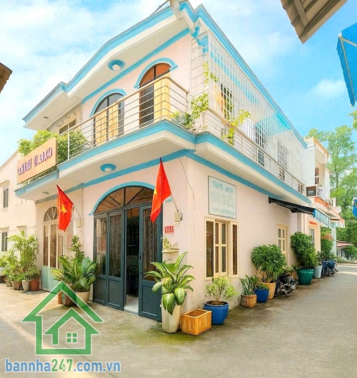 CHỈ 5,6 TỶ – CĂN GÓC 2 MẶT TIỀN THOÁNG – HẺM XE HƠI TÂY THẠNH – 43M² (4x11) – 2 TẦNG BTCT – 2PN – 2WC – DÒNG TIỀN 10 TRIỆU/THÁNG Kết cấu: 1 trệt 1 lầu BTCT kiên cố.