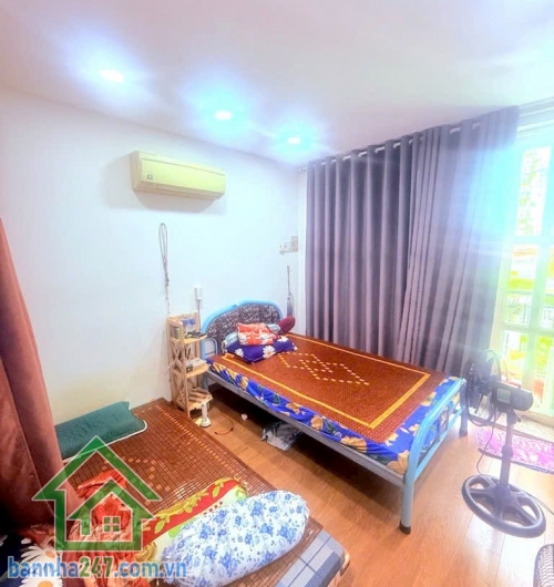 CHỈ 4,5 TỶ – NHÀ HXH DÂN TỘC, TÂN PHÚ – 3 TẦNG ĐẸP Ở NGAY  DT: 3.3 x 9m (30m² CN đủ)   Kết cấu: 1 trệt 2 lầu – 2 phòng ngủ, 2WC, nhà mới kiên cố. Vị trí đẹp.