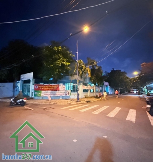 2 MẶT TIỀN KINH DOANH – HẺM OTO QUAY ĐẦU – 255M² – GẦN ĐẦM SEN.  Diện tích cực hiếm: 13 x 20m, nở hậu, công nhận đủ 255m².  