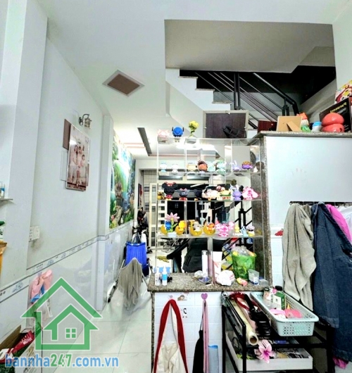 CHỈ 4,4 TỶ - NHÀ ĐẸP HẺM THÔNG – DỌN VÀO Ở NGAY - KỀ LÊ THÚC HOẠCH – CHỢ BÌNH LONG – NGÃ TƯ BỐN XÃ – GIÁP TÂN PHÚ - 2 PN - 2 WC Diện tích: 4m x 9m (36m²)