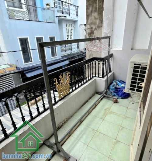 CHỈ 4.5 TỶ - HẺM XE HƠI THÔNG – NGAY LÊ VĂN QUỚI – GIÁP TÂN PHÚ – 2 TẦNG BTCT – 2PN, 2WC. Diện tích: 4 x 10m (40m²) Kết cấu: 1 trệt + 1 lầu BTCT kiên cố – 2PN - 2WC