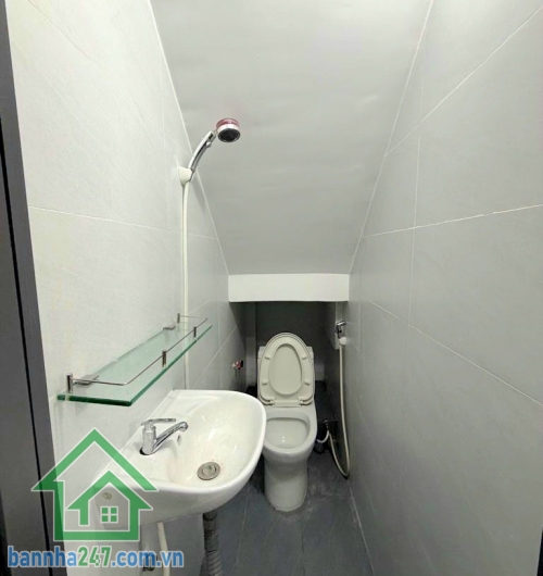 CHỈ 5,99 TỶ – KHU VIP VƯỜN LÀI – TÂN PHÚ - 1 BƯỚC RA MẶT TIỀN – XE HƠI THOÁNG – NHÀ 3 TẦNG - 3PN – 2WC Diện tích: 4 x 10m = 40m² – sổ vuông đẹp Kết cấu: 1 trệt Lửng Lầu Mob 0933144037