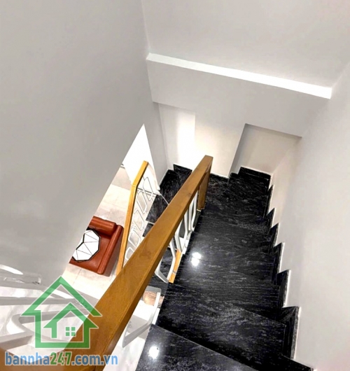 CHỈ 3.179 TỶ – NHÀ 2 TẦNG GẦN CHỢ BÌNH LONG – HẺM 3M – GIÁP TÂN PHÚ – SỔ ĐẸP, HOÀN CÔNG ĐỦ * Diện tích: 3 x 8m – DTSD: 48m² * Kết cấu: 1 trệt 1 lầu, gồm 2PN + 2WC